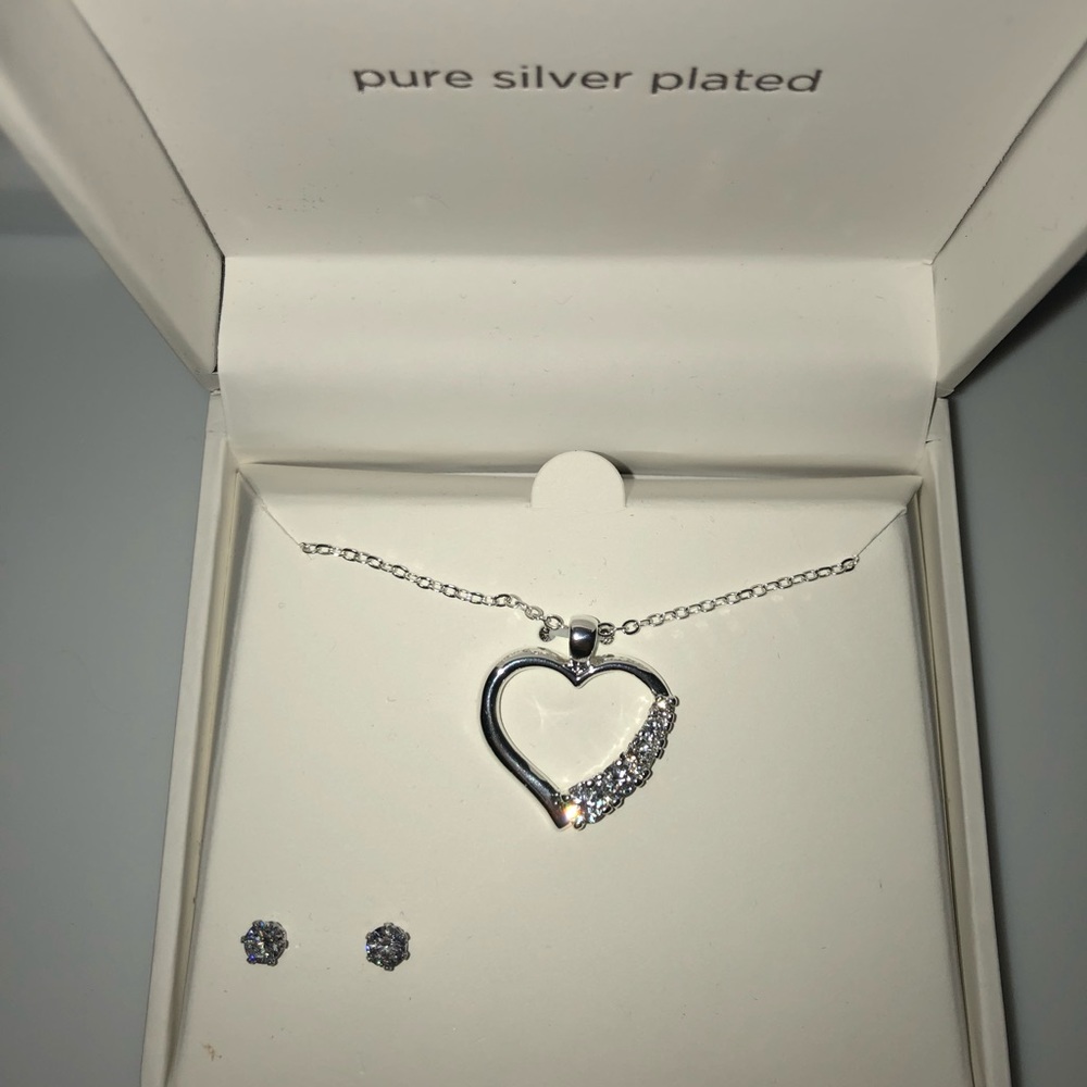 Necklace and earring set